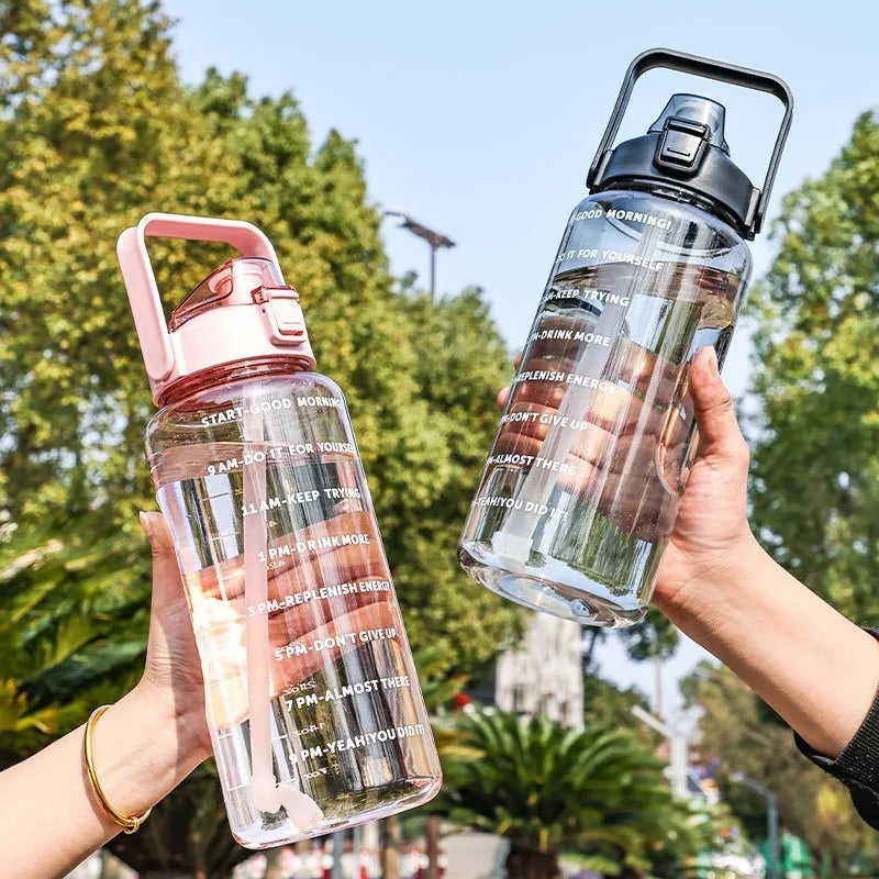 Botella de agua de plástico con pajita de 2 litros, botella grande portátil de viaje para niñas, taza grande para deportes, Fitness y bicicleta