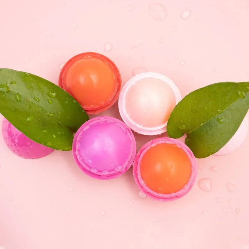 Bálsamo Labial de Fresa, 1/4 Piezas, Hidratante de Larga Duración, Repara y Humecta, Lápiz Labial Rojo con Diseño de Frutas, Cuidado Labial para Labios Secos, Cosméticos