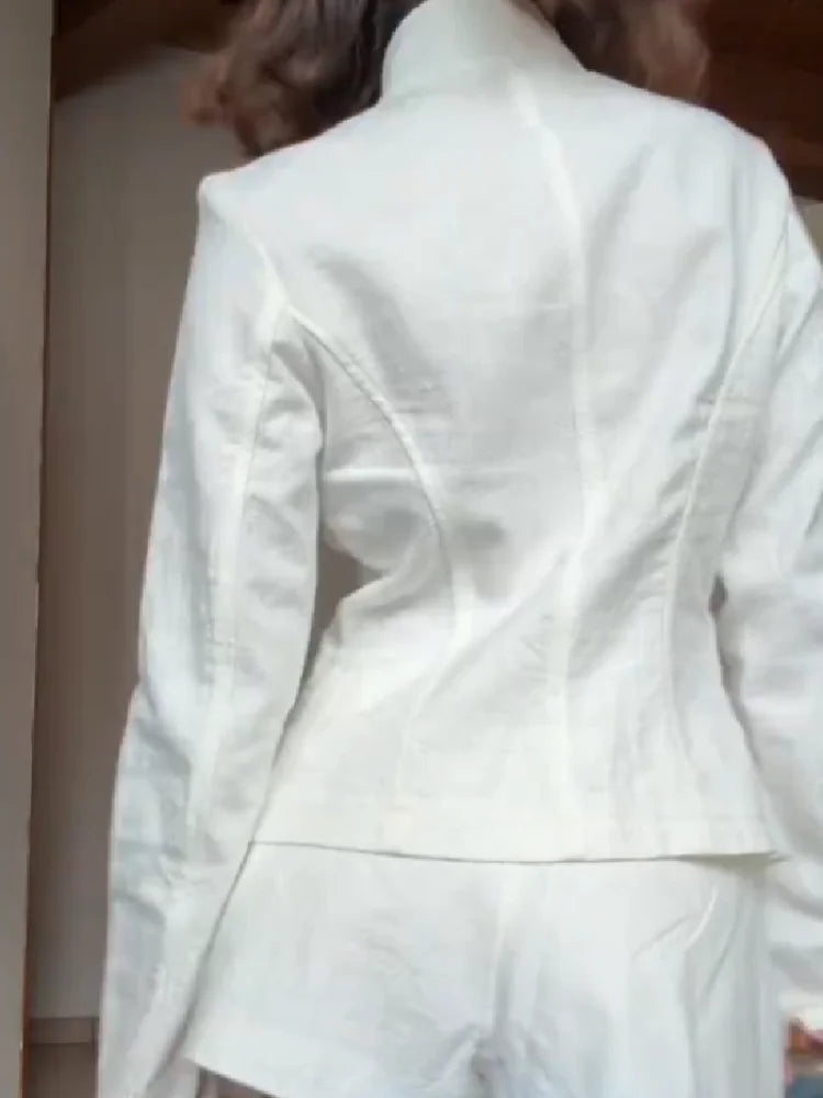 Conjunto Elegante de Dos Piezas de Lino Blanco para Mujer, Chaqueta Blazer Asimétrica de Manga Larga con Cuello Alto y Pantalones Cortos Cómodos de Cintura Alta