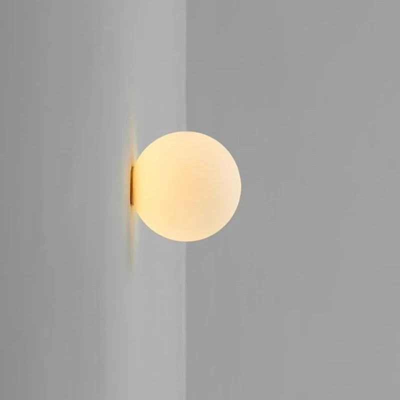 Lámpara de bola de cristal, lámparas de pared de cristal blanco lechoso modernas para dormitorio, sala de estar, sofá, fondo, Base oculta, luz de pared para baño