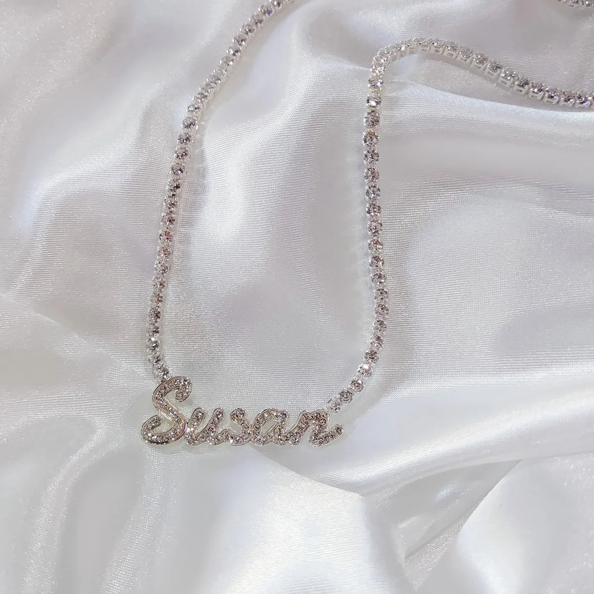 DUOYING, collar con placa con nombre de seda personalizado con cadena de tenis, collar con letras de contorno pavimentado personalizado para mujer, collar con nombre