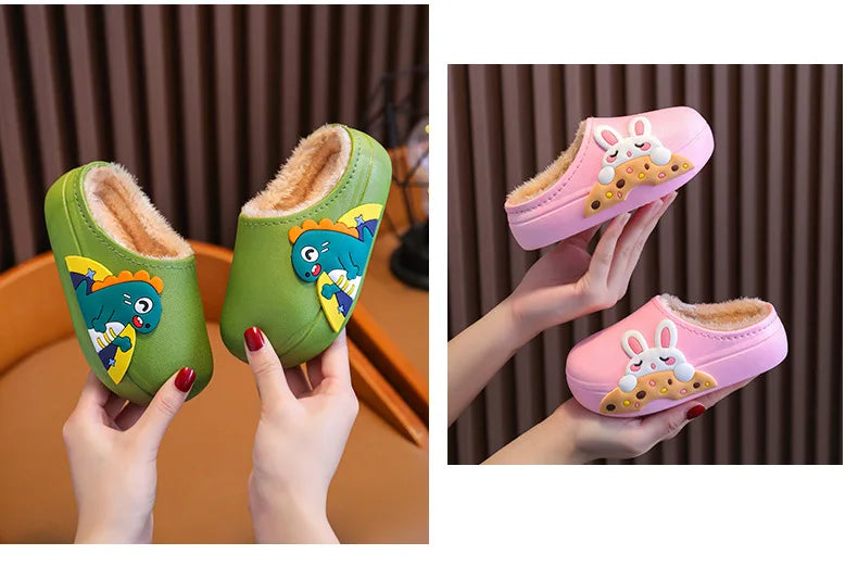 Nuevas zapatillas de algodón con dibujos animados para niños, zapatos informales cálidos e impermeables para niños y niñas, zapatos de casa de felpa antideslizantes para niños, zapatos informales