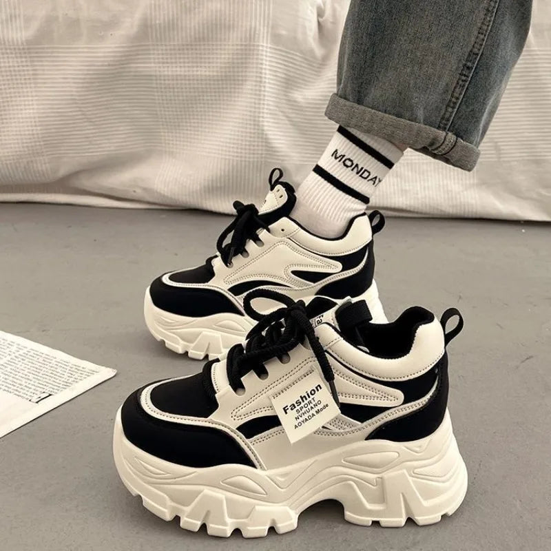 Zapatillas de plataforma para mujer, nuevas zapatillas vulcanizadas resistentes al desgaste para otoño, zapatos de moda con cordones para mujer, zapatos informales de entrenamiento