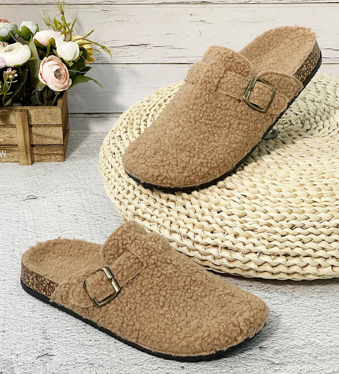 Otoño e Invierno nuevas mujeres y hombres tela de gamuza zapatilla de punta cerrada interior o exterior Slip-on Retro Sandalias planas duraderas