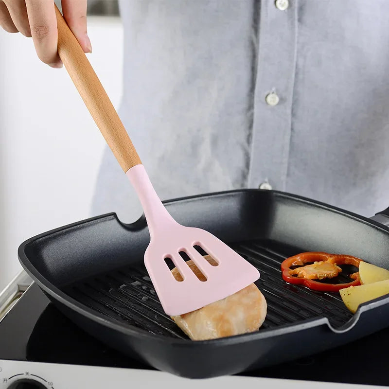 Utensilios de cocina de silicona con mango multifunción de madera, espátula antiadherente, cucharón, batidor de huevos, pala, rosa, nuevo