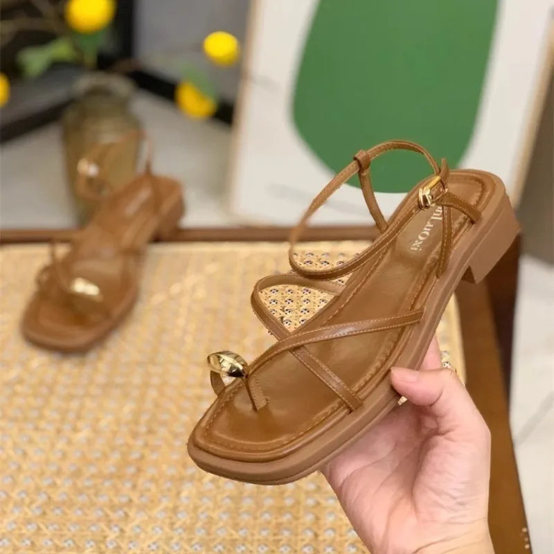 Sandalias de tacón alto para mujer, novedad de verano 2025, Sandalias sólidas informales y deportivas cómodas de tacón bajo para niñas, Sandalias para mujer