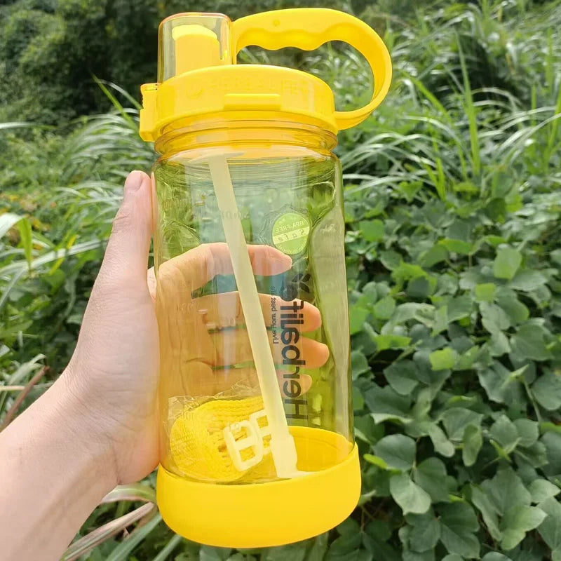 Liquidación: Precio al por mayor, botella de agua de plástico de 1L (1000ml) para deportes, senderismo, fitness y gimnasio, con pajita, para una vida saludable.