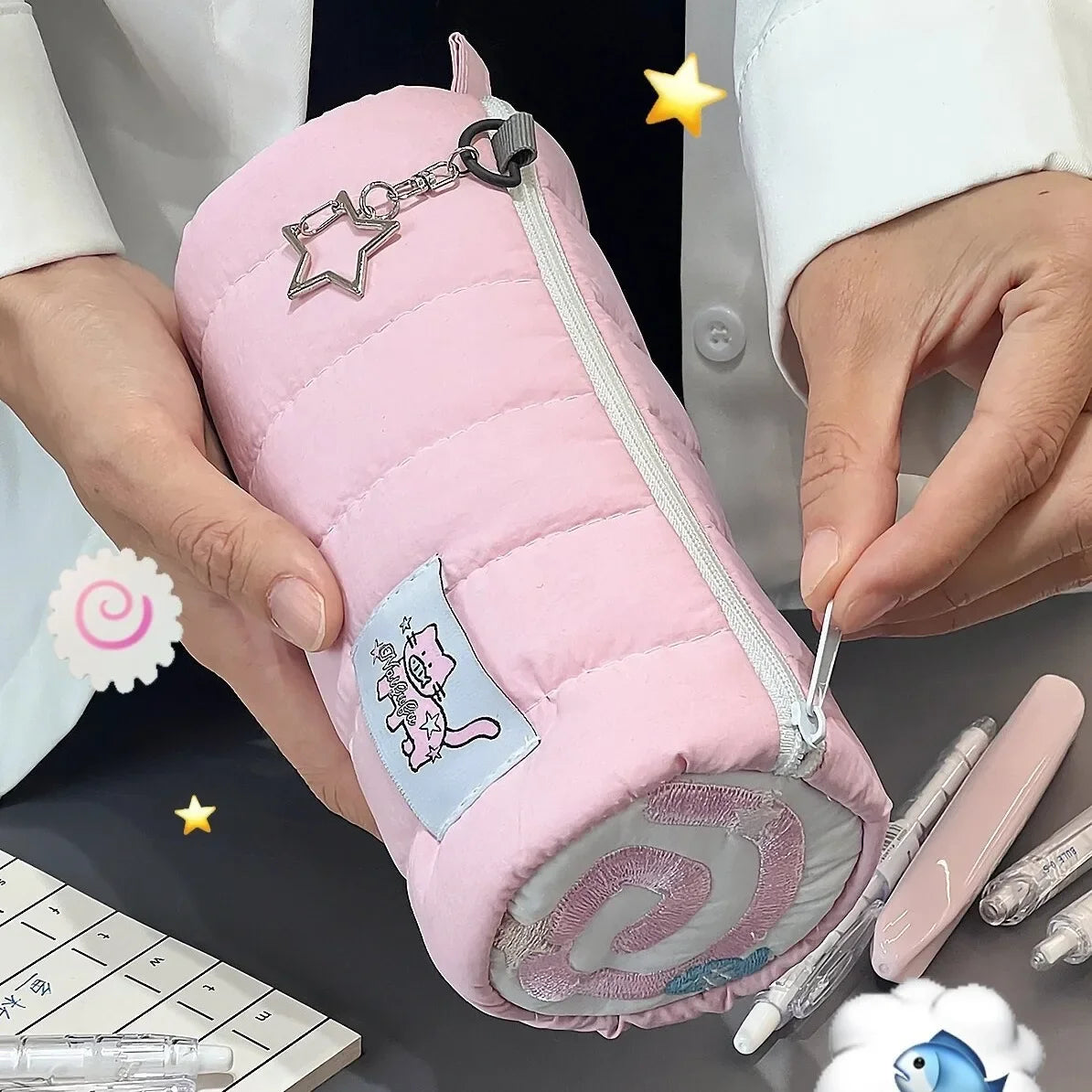 Papelería para estudiantes, suministros escolares, estuche para lápices con rollo de toalla rosa, bolsa de almacenamiento de bolígrafos suaves Kawaii, bolsa de cosméticos de dibujos animados de gran capacidad
