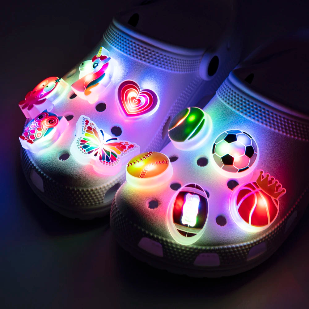 Decoración de colgante de zapato LED de corazón rosa para niñas, Pin de unicornio de búho y mariposa para sandalias, accesorios de hebilla de zueco de fútbol