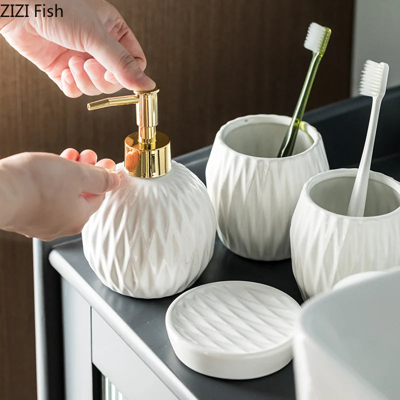 Juego de Accesorios de Baño de Cerámica Electrochapada de Lujo Ligero: Dispensador de Jabón Creativo, Vaso para Enjuague Bucal y Jabonera