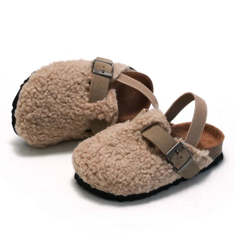 Zapatilla peluda cálida para bebés y niñas, sandalias de felpa, zapatos planos de piel sintética de corcho, zapatilla Prewalker para niños pequeños, correa trasera elástica