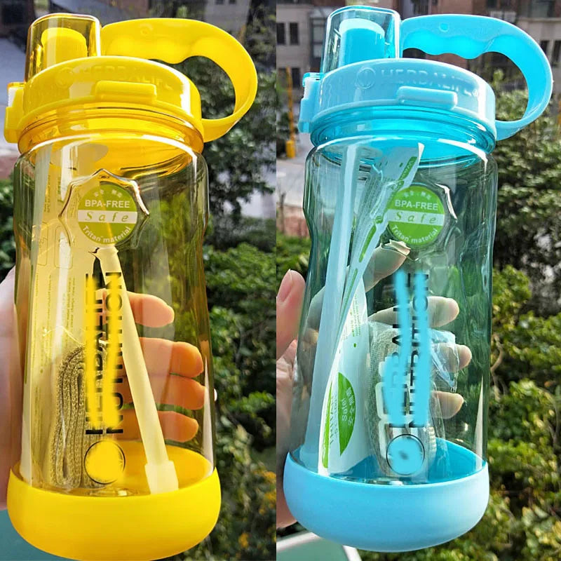 Liquidación: Precio al por mayor, botella de agua de plástico de 1L (1000ml) para deportes, senderismo, fitness y gimnasio, con pajita, para una vida saludable.