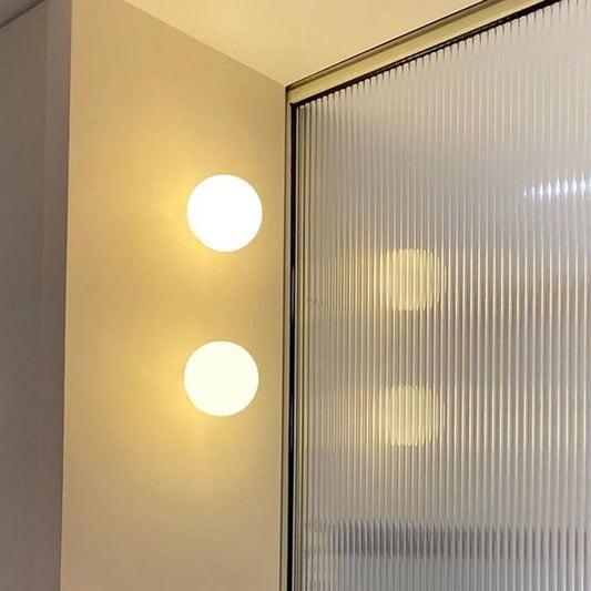 Lámpara de bola de cristal, lámparas de pared de cristal blanco lechoso modernas para dormitorio, sala de estar, sofá, fondo, Base oculta, luz de pared para baño