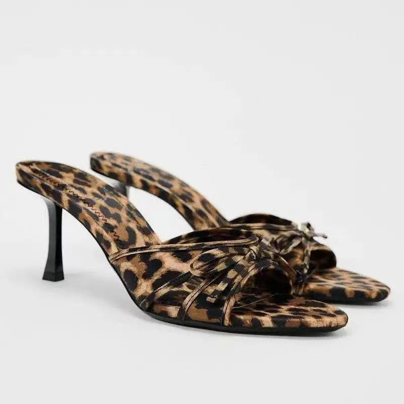 2024 mujeres novedad de verano marca de lujo Sandalias de tacón alto versátiles simples Sandalias de tacón delgado zapatillas