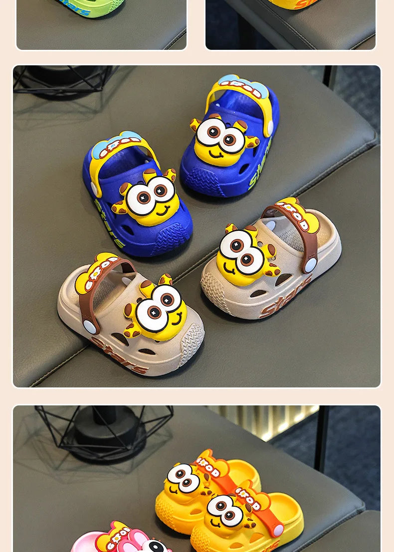 2026 Zapatillas para niños, bonitos dibujos animados para niñas y niños con suelas blandas, bolsas para bebés, zapatos perforados, sandalias para el hogar y el bebé