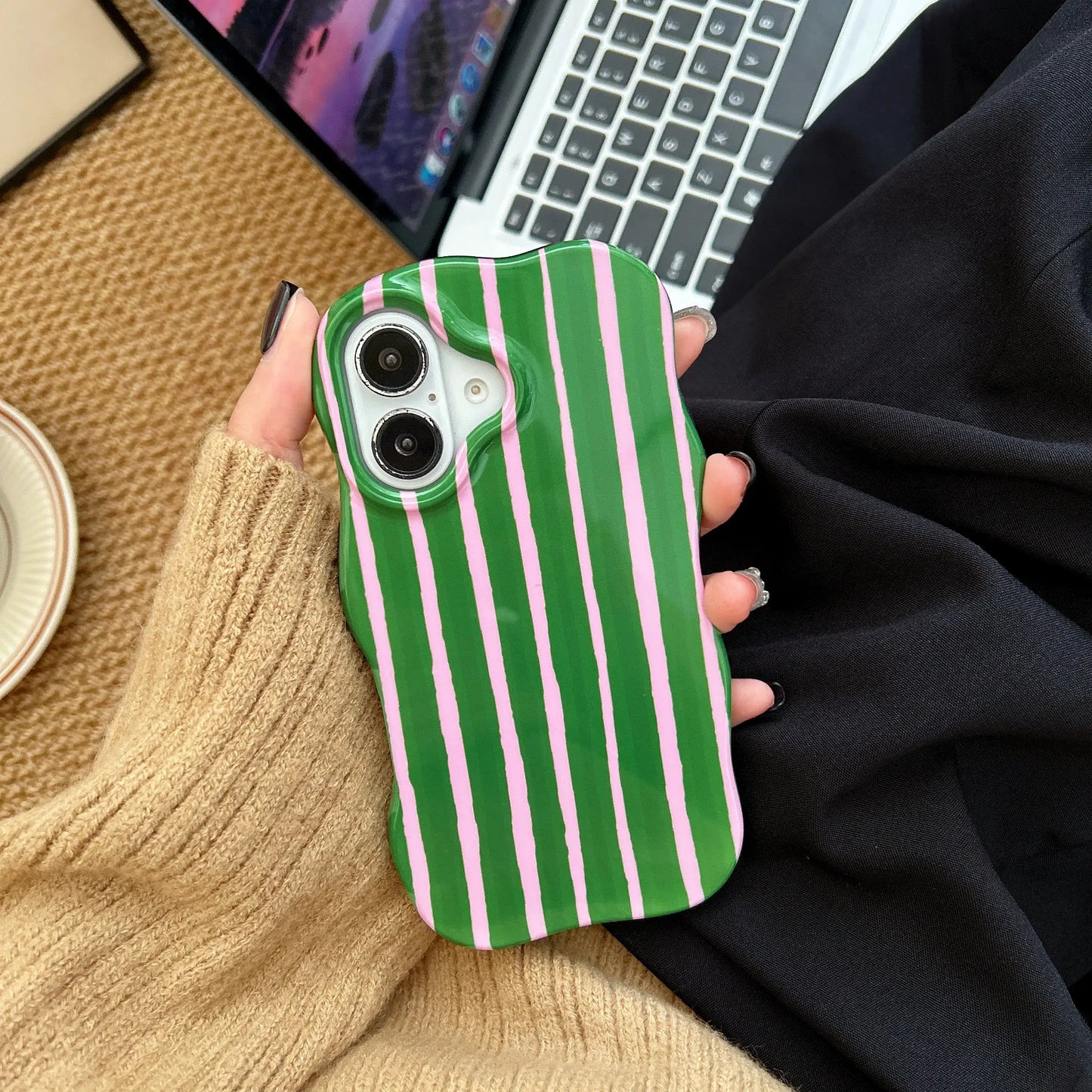 Funda de teléfono de rayas brillantes 2 en 1 a la moda para iPhone 13, 14, 15 16 Pro Max, bordes ondulados, tacto cómodo, carcasa trasera dura y delgada