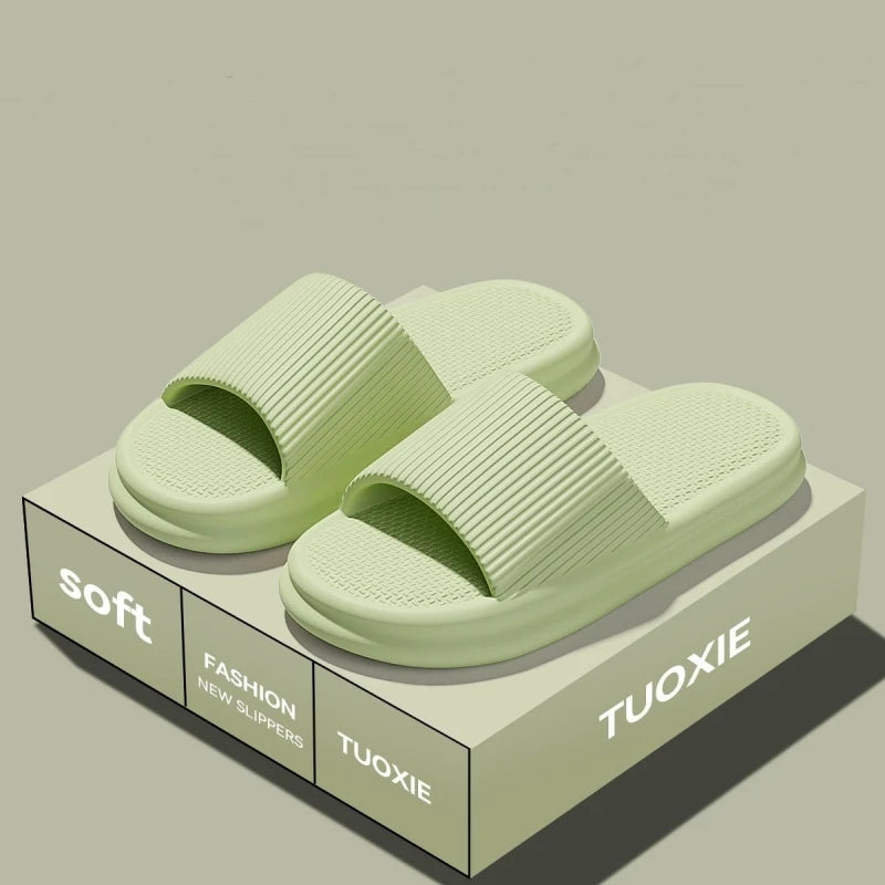 Zapatillas de EVA concisas de verano para mujer, chanclas suaves para el hogar para parejas, sandalias antideslizantes para baño, zapatos cómodos para la playa al aire libre para adultos