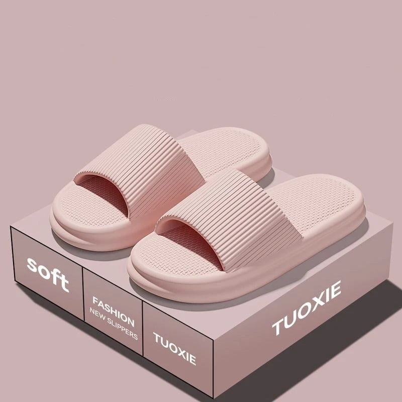 Zapatillas de EVA concisas de verano para mujer, chanclas suaves para el hogar para parejas, sandalias antideslizantes para baño, zapatos cómodos para la playa al aire libre para adultos