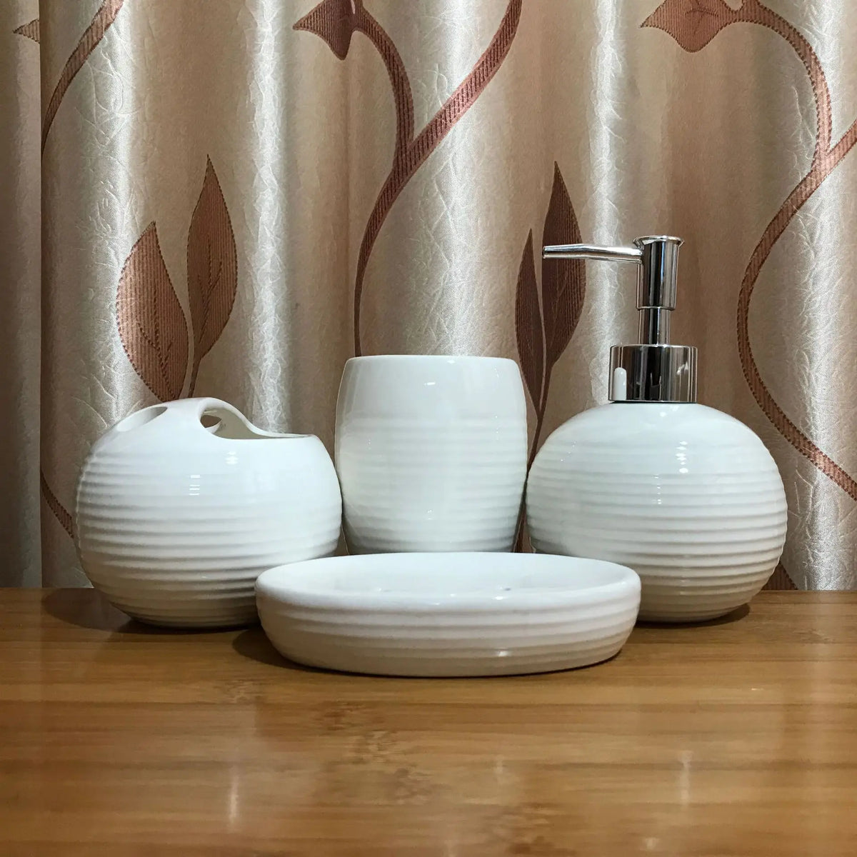 Juego de Accesorios de Baño de Cerámica Modernos y Minimalistas de 4 Piezas - ¡Elegante y Duradero!