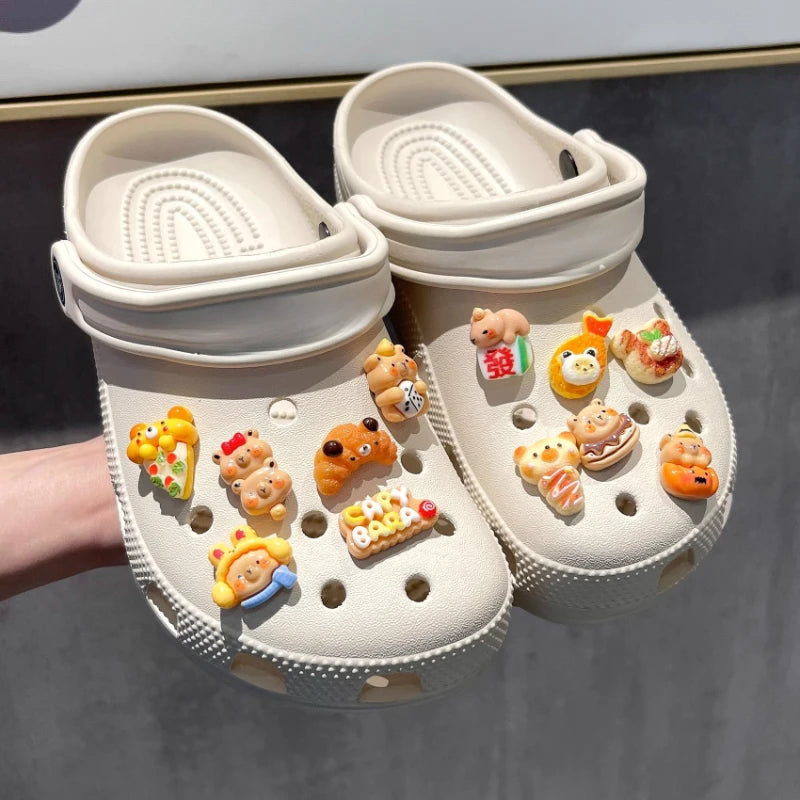 Bonito juego de dijes para zapatos de capibara con tema de comida, accesorios, decoraciones de plástico, sandalias de verano desmontables para regalos de fiesta