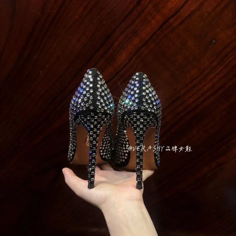 Tacones altos negros para mujer 2025, temperamento de alta gama con diamantes completos, tacón delgado de 10cm, zapato único con diamantes de imitación de lujo puntiagudos