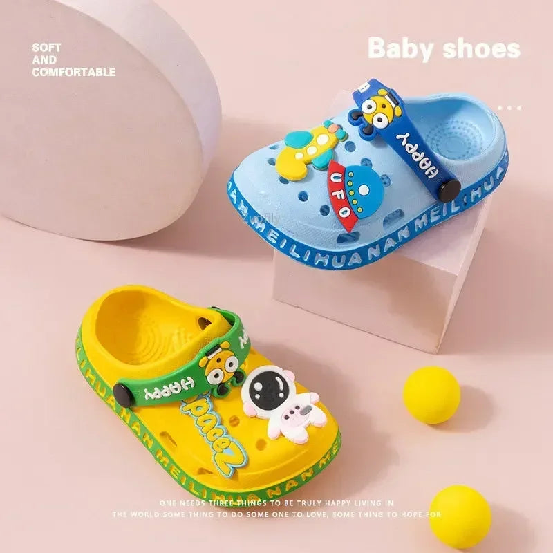 Nuevos niños, bebés, niños y niñas, zuecos de verano, suela suave, zapatillas de playa para jardín, sandalias, zapatos de bebé con agujeros de cueva para niños y niñas