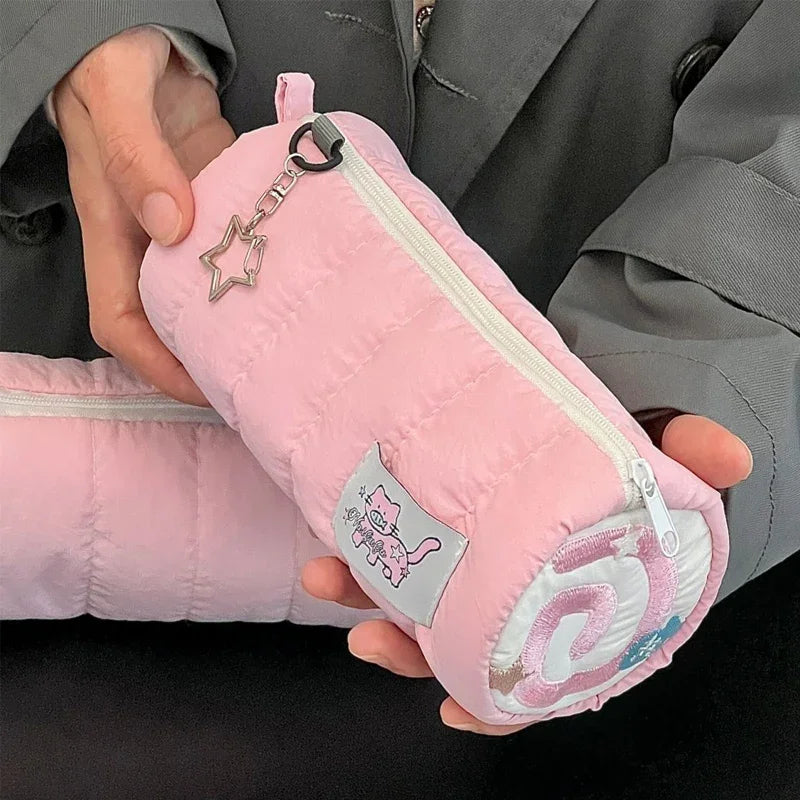 Papelería para estudiantes, suministros escolares, estuche para lápices con rollo de toalla rosa, bolsa de almacenamiento de bolígrafos suaves Kawaii, bolsa de cosméticos de dibujos animados de gran capacidad