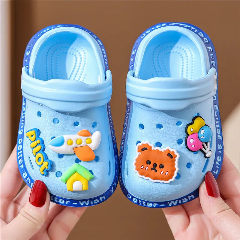 Zapatos de verano para niños, sandalias con agujeros, zapatos para niños, zapatillas suaves antideslizantes con diseño de dibujos animados, zapatos de bebé con agujeros, playa de arena para niños y niñas
