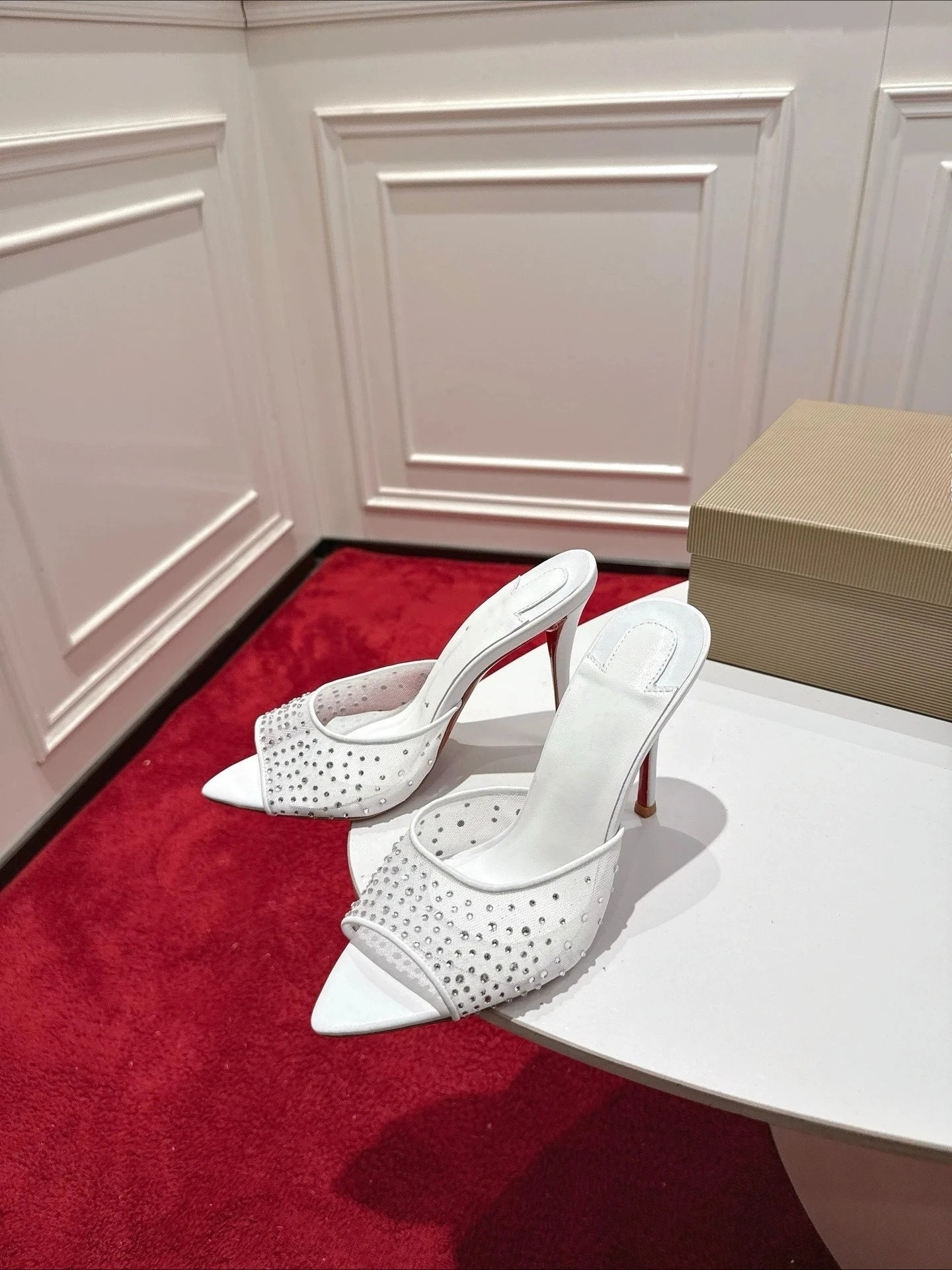 Nuevas sandalias de verano con tacón fino de malla y diamantes, transpirables, con punta abierta y diseño de boca de pez, ideales para exteriores.