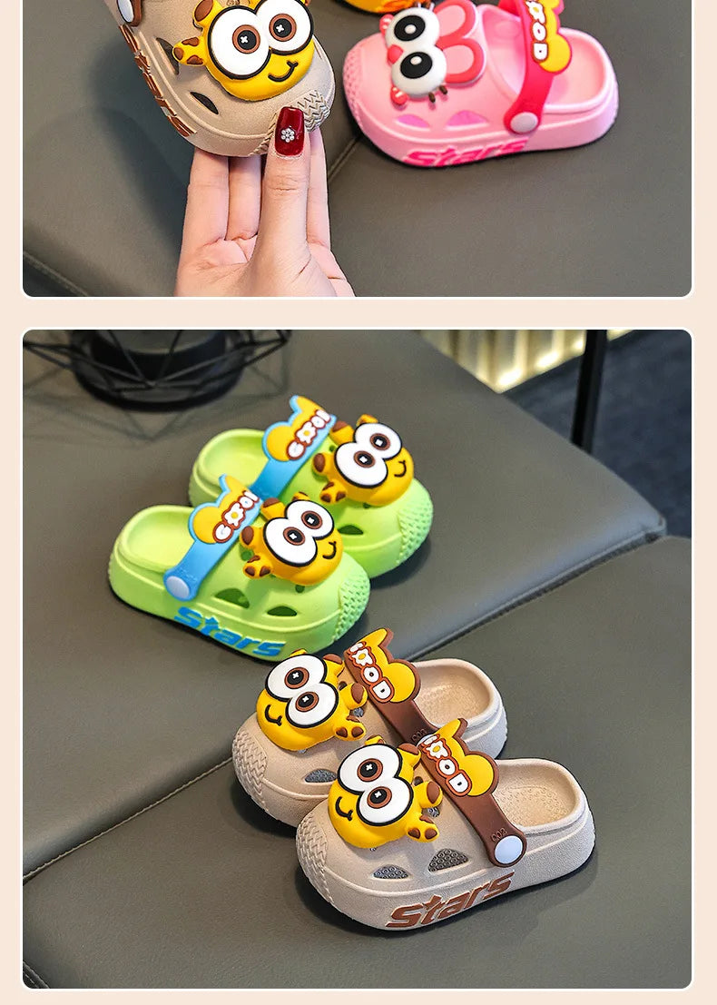 2026 Zapatillas para niños, bonitos dibujos animados para niñas y niños con suelas blandas, bolsas para bebés, zapatos perforados, sandalias para el hogar y el bebé