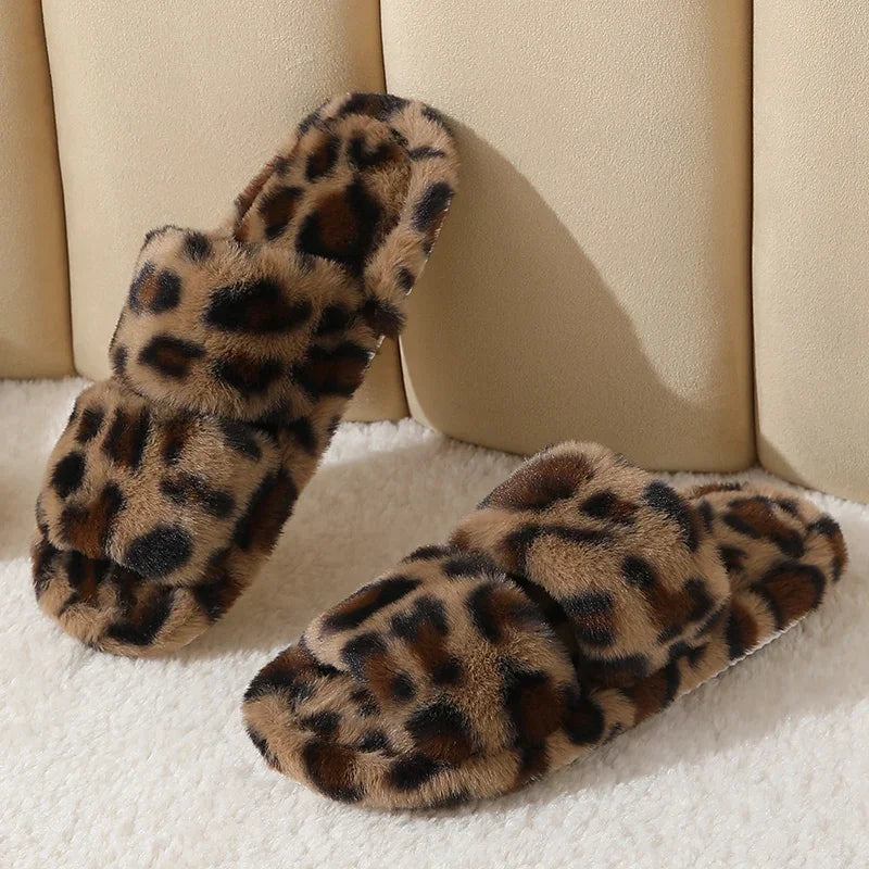 Zapatillas de invierno de felpa con estampado de leopardo para mujer, zapatos de casa peludos con suela suave y punta abierta, cómodas y cálidas para interiores, de piel sintética