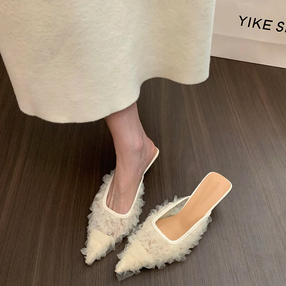 Zapatillas de tacón con punta estrecha, zapatos elegantes para mujer, sandalias de tacones medios, sandalias de moda 2025, zapatos de tacón de verano, nuevos zapatos de lujo para mujer
