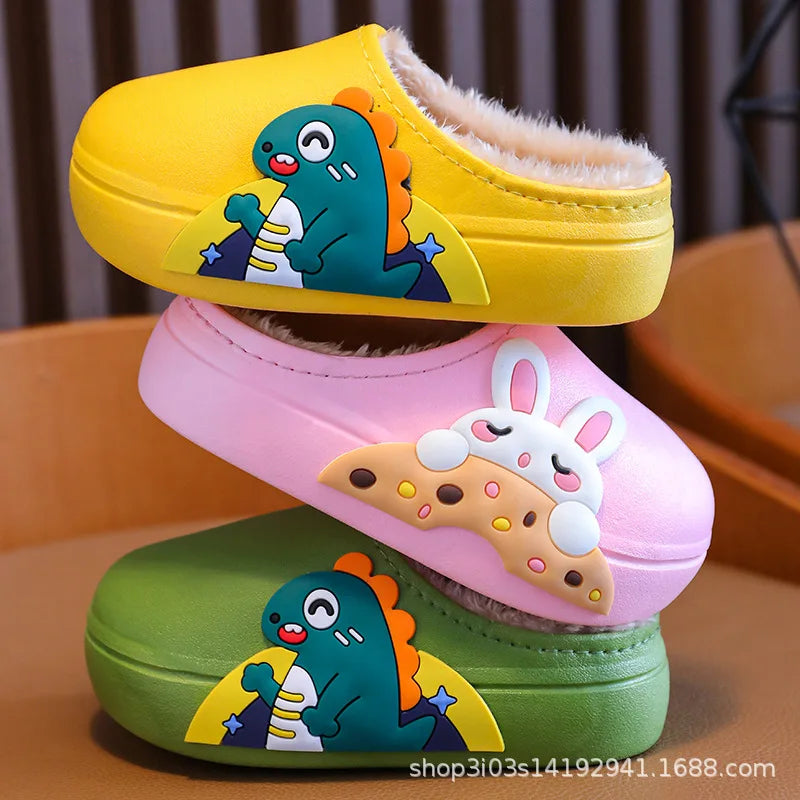 Nuevas zapatillas de algodón con dibujos animados para niños, zapatos informales cálidos e impermeables para niños y niñas, zapatos de casa de felpa antideslizantes para niños, zapatos informales