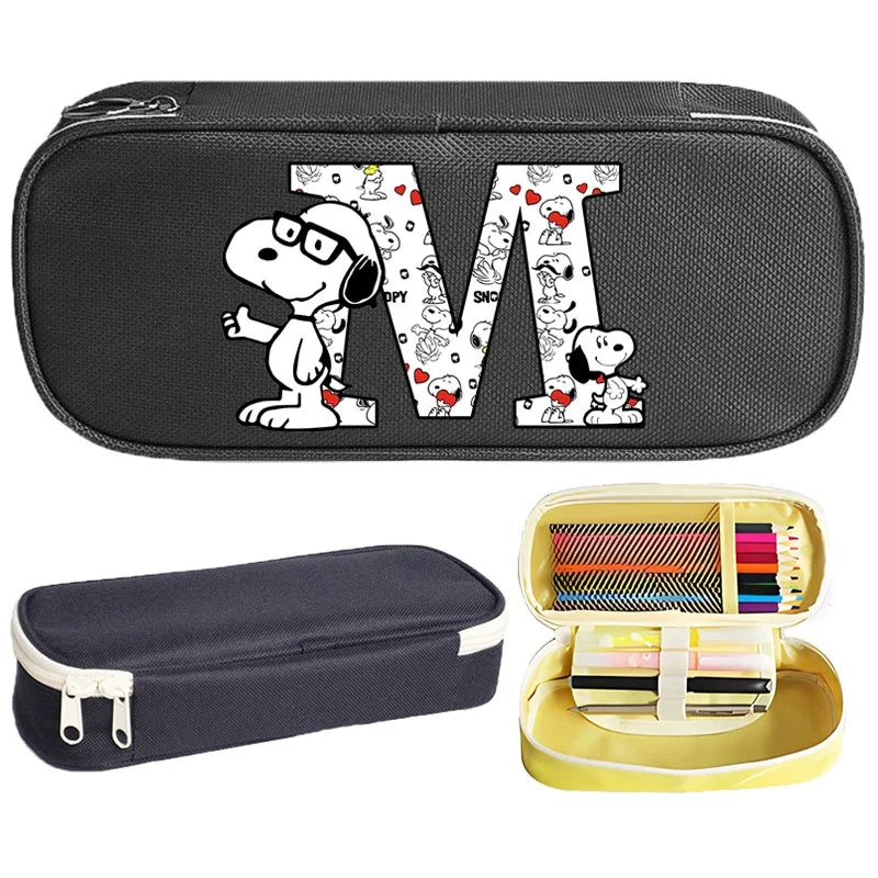 Estuche de Lápices de Gran Capacidad con Diseño de Snoopy para Estudiantes, Estuche de Lápices con Letras de la A a la Z Estampadas, Estuche de Almacenamiento de Papelería de Moda para Niños y Niñas