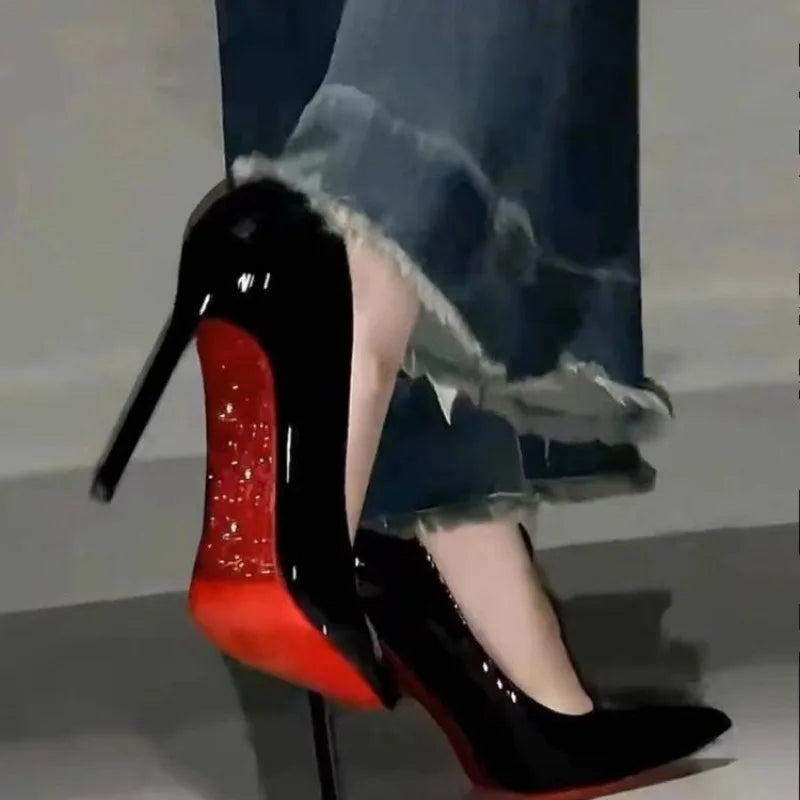 Zapatos de tacón alto con diamantes de imitación para mujer, tacones delgados, nuevos, impresionantes y sexys, zapatos de boda negros de charol con punta, zapatos de tacón alto.