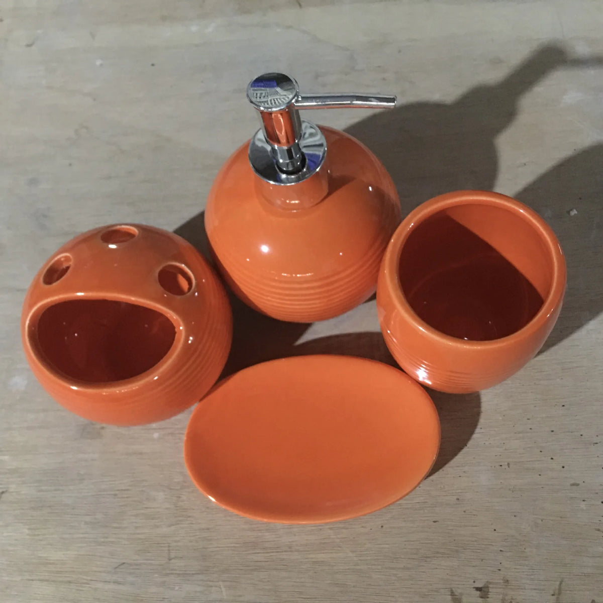 Juego de Accesorios de Baño de Cerámica Modernos y Minimalistas de 4 Piezas - ¡Elegante y Duradero!