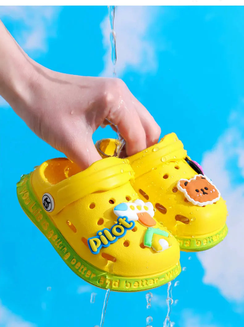 Zapatos de verano para niños, sandalias con agujeros, zapatos para niños, zapatillas suaves antideslizantes con diseño de dibujos animados, zapatos de bebé con agujeros, playa de arena para niños y niñas