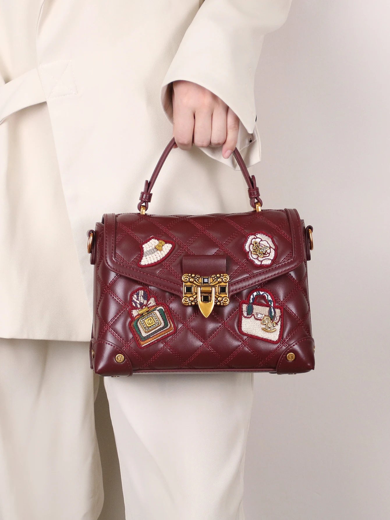 2026 nueva moda impresa bolso de remache personalizado con alto sentido de lujo y contraste retro, bolso de mensajero de un solo hombro ingenio