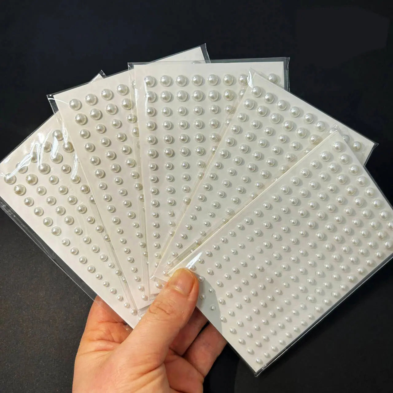 1 hoja 900 Uds. Pegatinas de gemas brillantes de cara de arcoíris, tatuaje Facial adhesivo, joyas de diamantes de imitación para ojos, mezcla de 3/4/5mm, maquillaje para fiesta de boda