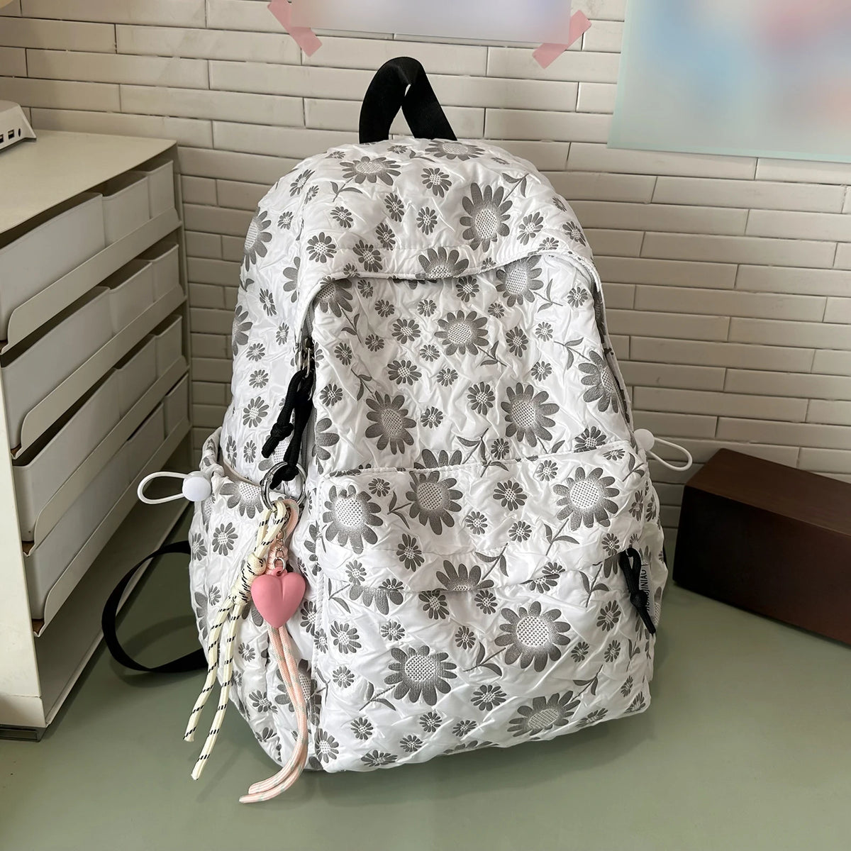 Mochila de nailon con flores para mujer, mochilas escolares ligeras con colgante, mochilas para ordenador portátil, mochila para libros para secundaria y preparatoria