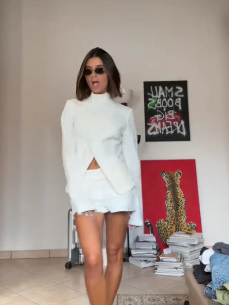 Conjunto Elegante de Dos Piezas de Lino Blanco para Mujer, Chaqueta Blazer Asimétrica de Manga Larga con Cuello Alto y Pantalones Cortos Cómodos de Cintura Alta