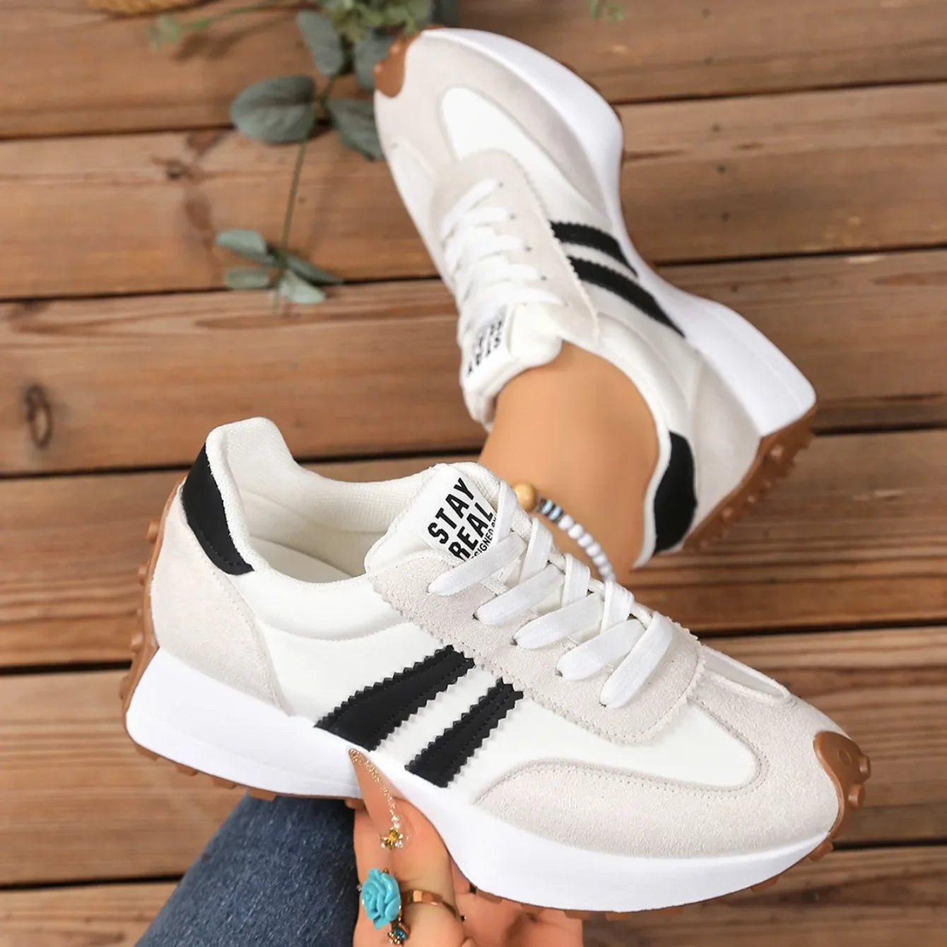 Zapatillas de deporte de fondo grueso para mujer, zapatillas de deporte informales de cuero con retales, zapatos cómodos informales para exteriores, primavera 2025