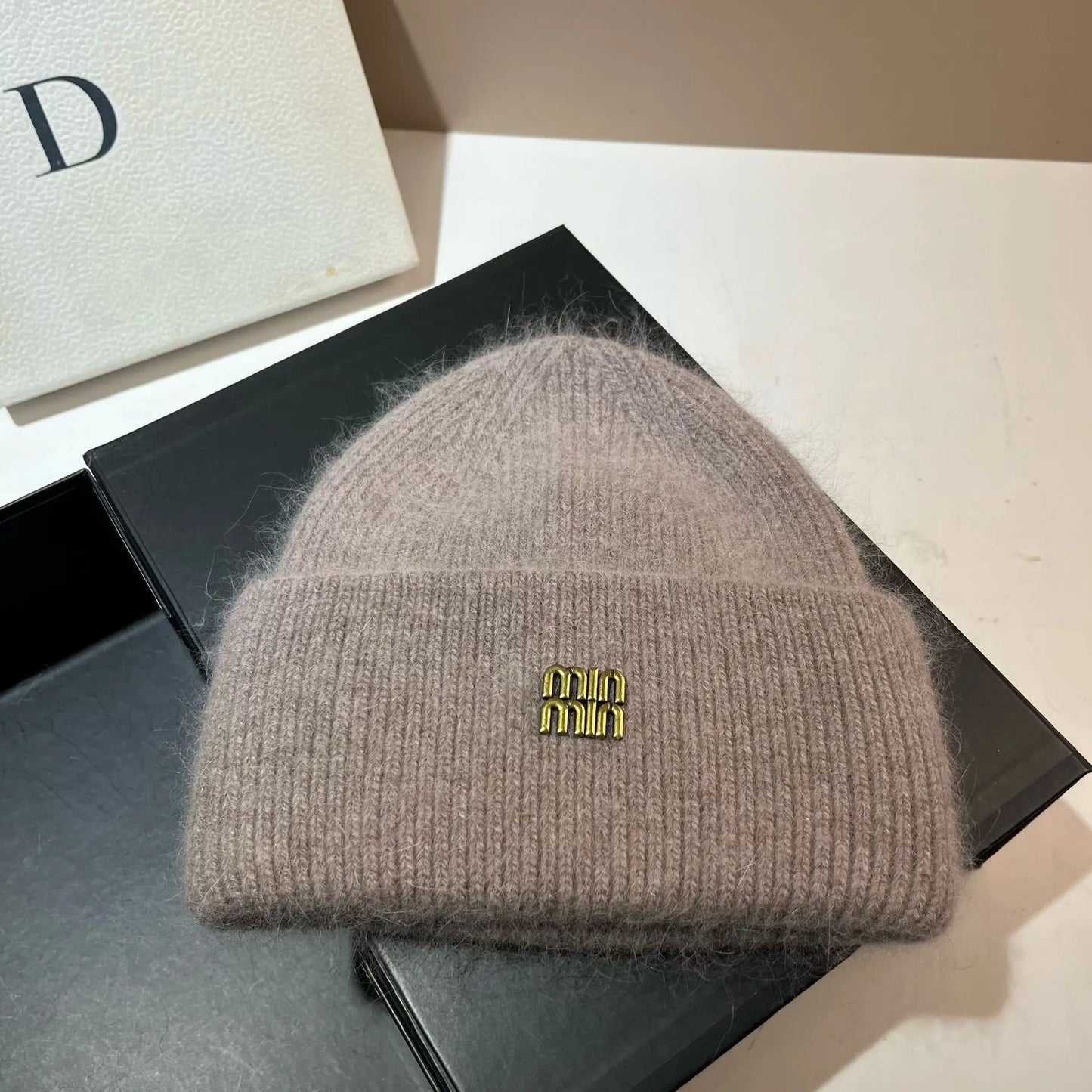 Gorro de invierno con letras, gorro tejido de piel de conejo cálido y frío, gorro grueso con protección para los oídos de Angora, gorros suaves y cálidos para mujer