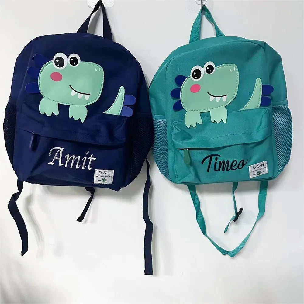 Mochila de dinosaurio pequeño con nombre personalizado, mochila escolar bonita de dibujos animados para niños, mochilas salientes con nombre bordado personalizado para niños y niñas