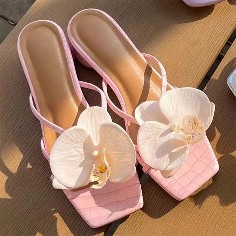 Sandalias de mujer 2025, nuevas sandalias poco profundas, zapatos informales de moda de alta calidad para mujer, sandalias elegantes de diseñador con flores para mujer
