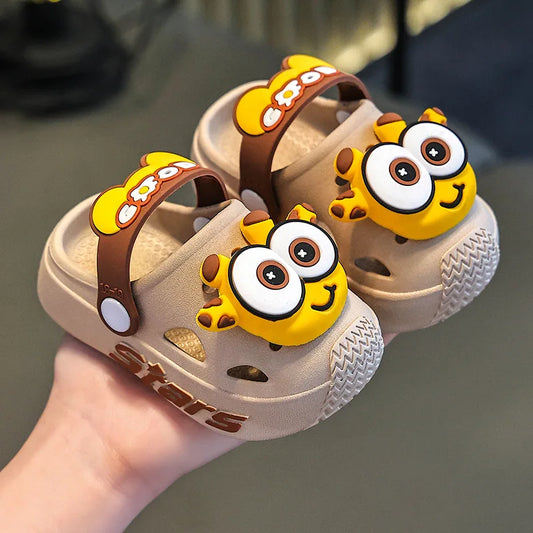 2026 Zapatillas para niños, bonitos dibujos animados para niñas y niños con suelas blandas, bolsas para bebés, zapatos perforados, sandalias para el hogar y el bebé