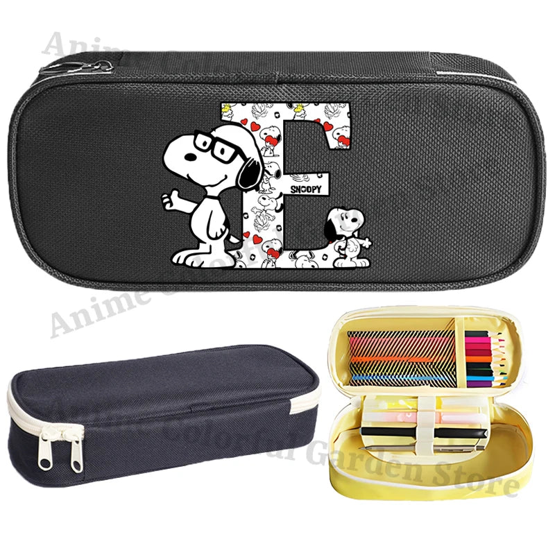 Estuche de Lápices de Gran Capacidad con Diseño de Snoopy para Estudiantes, Estuche de Lápices con Letras de la A a la Z Estampadas, Estuche de Almacenamiento de Papelería de Moda para Niños y Niñas