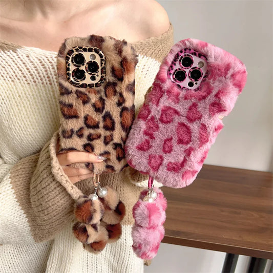 Funda de teléfono con soporte de lente de felpa peluda de leopardo a la moda para iPhone 17Air 15 14 13 12 11 16 Pro Max con cubierta a prueba de golpes con cadena para la muñeca