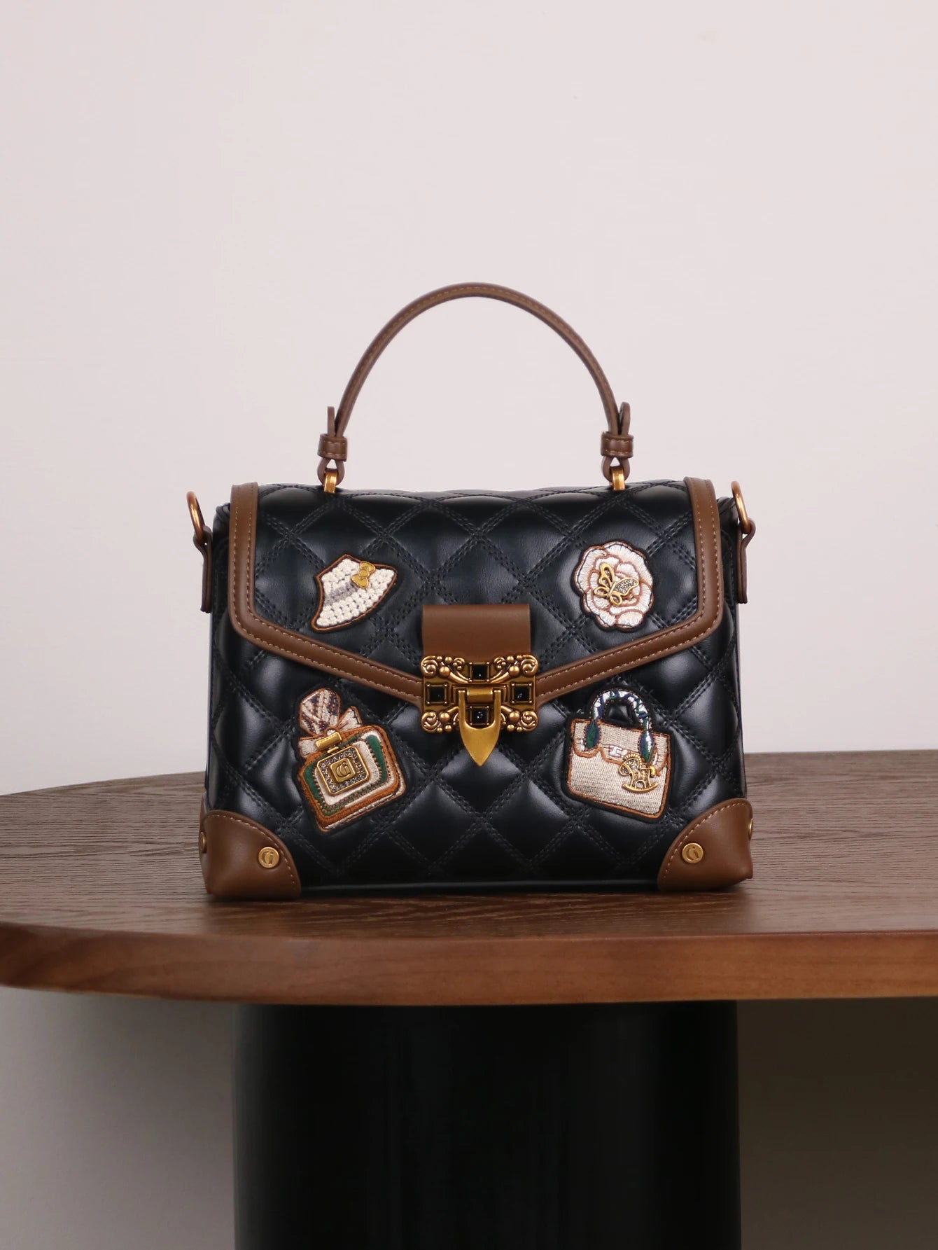 2026 nueva moda impresa bolso de remache personalizado con alto sentido de lujo y contraste retro, bolso de mensajero de un solo hombro ingenio