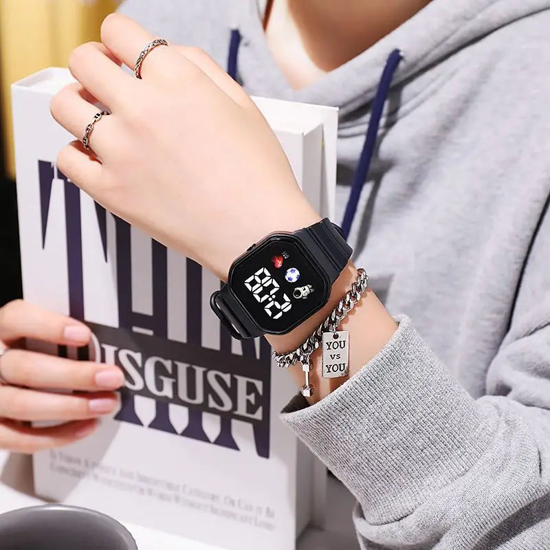 Reloj Deportivo para Niños, Relojes Digitales LED, Correa de Silicona de Fútbol, Reloj de Pulsera Electrónico Impermeable para Niños y Niñas, Regalos
